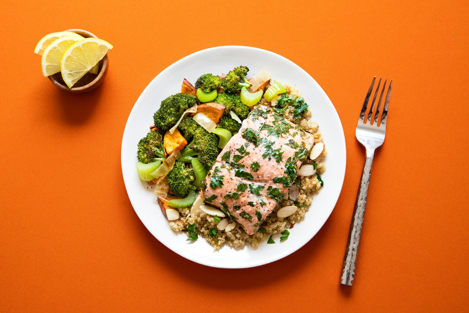 Protein, sebze ve tahıllardan oluşan dengeli bir öğün